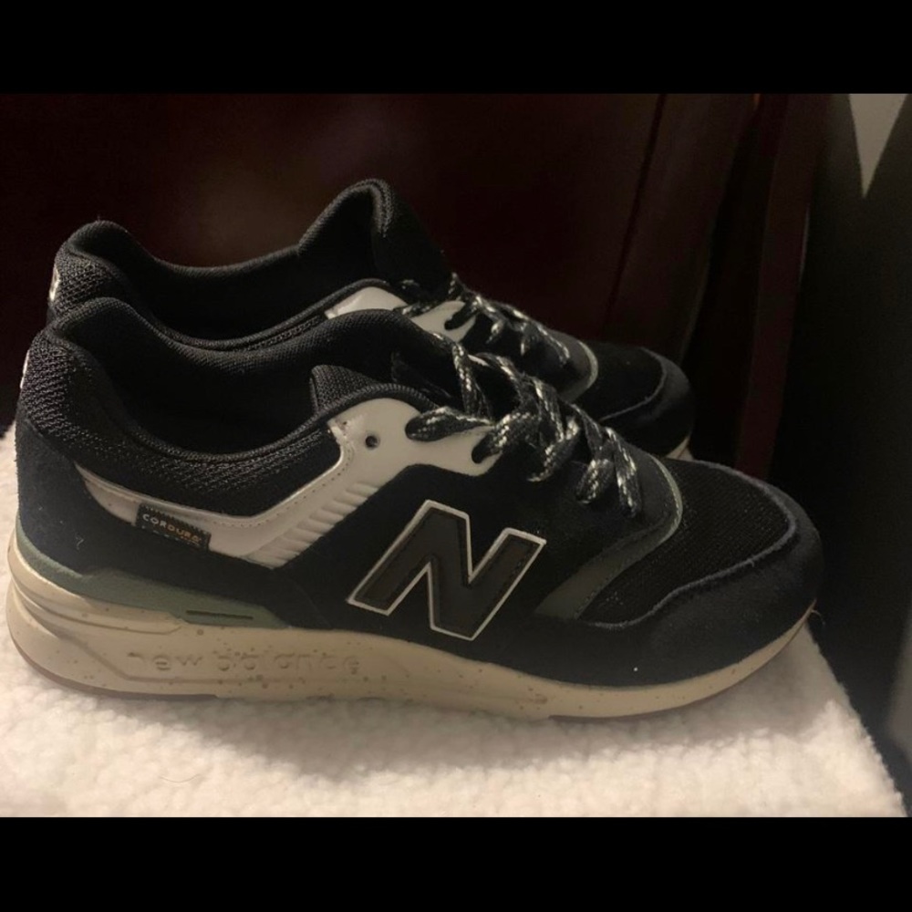 New Balance size 7 in mens